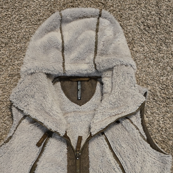 KÜHL Gray and Brown Flight Vest - Picture 11 of 13